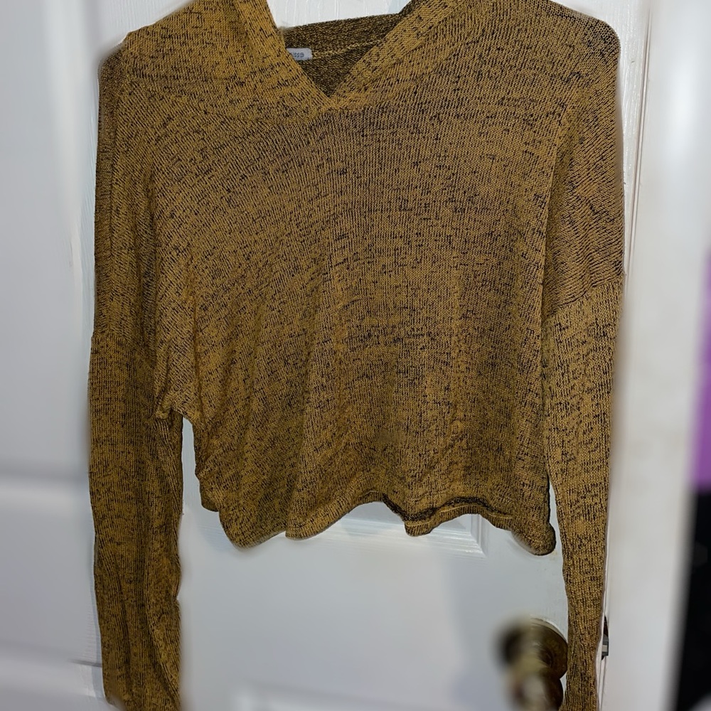 yellow & black crop top!